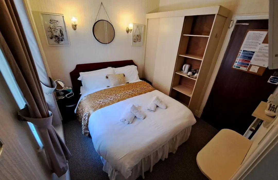 Oyo Lily Hotel Blackpool-1